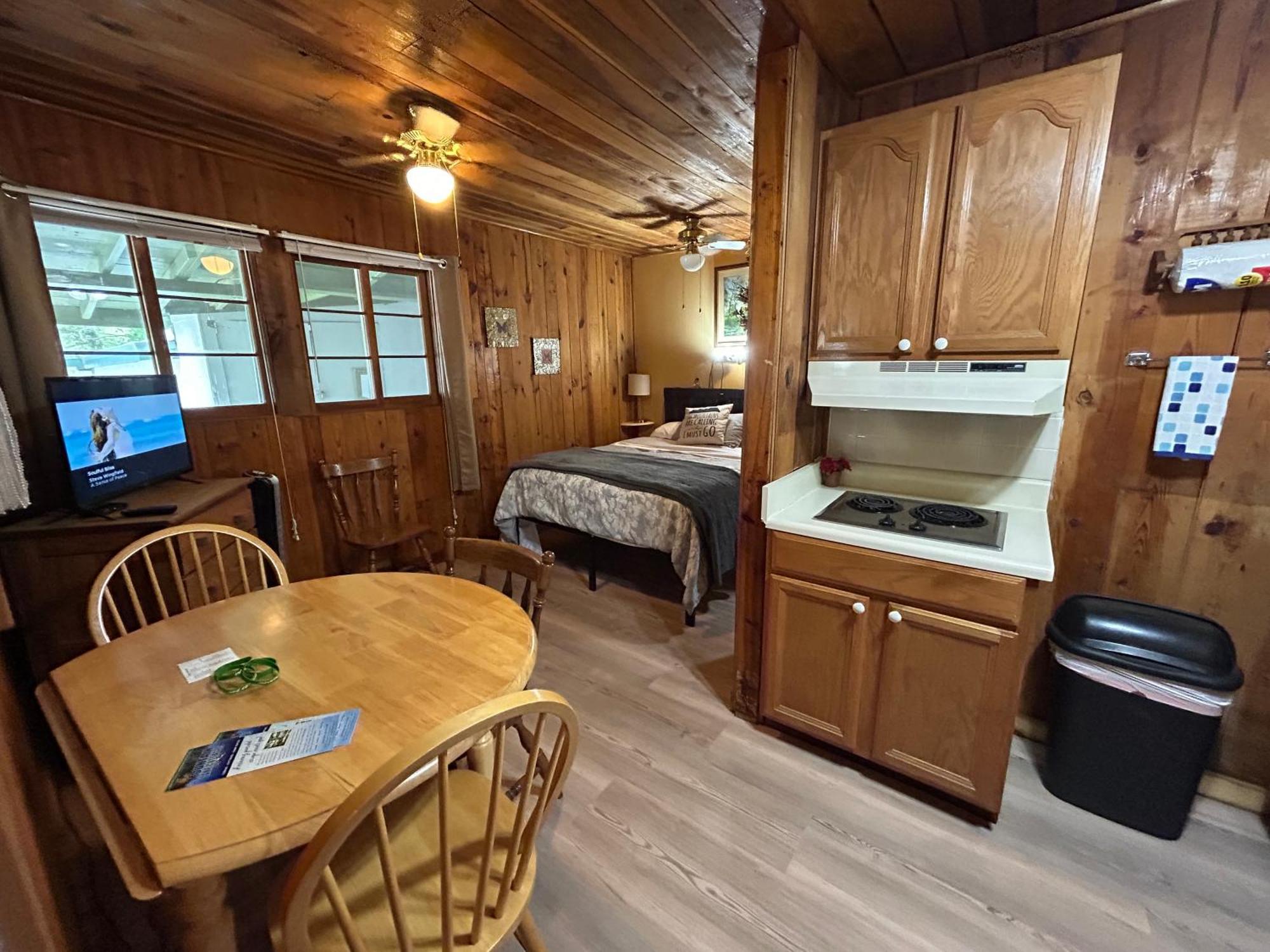 Mountain Lake Cottages Hendersonville Exterior photo